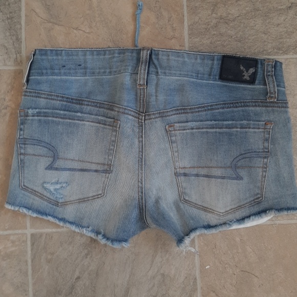 Women's jean shorts - Picture 2 of 3